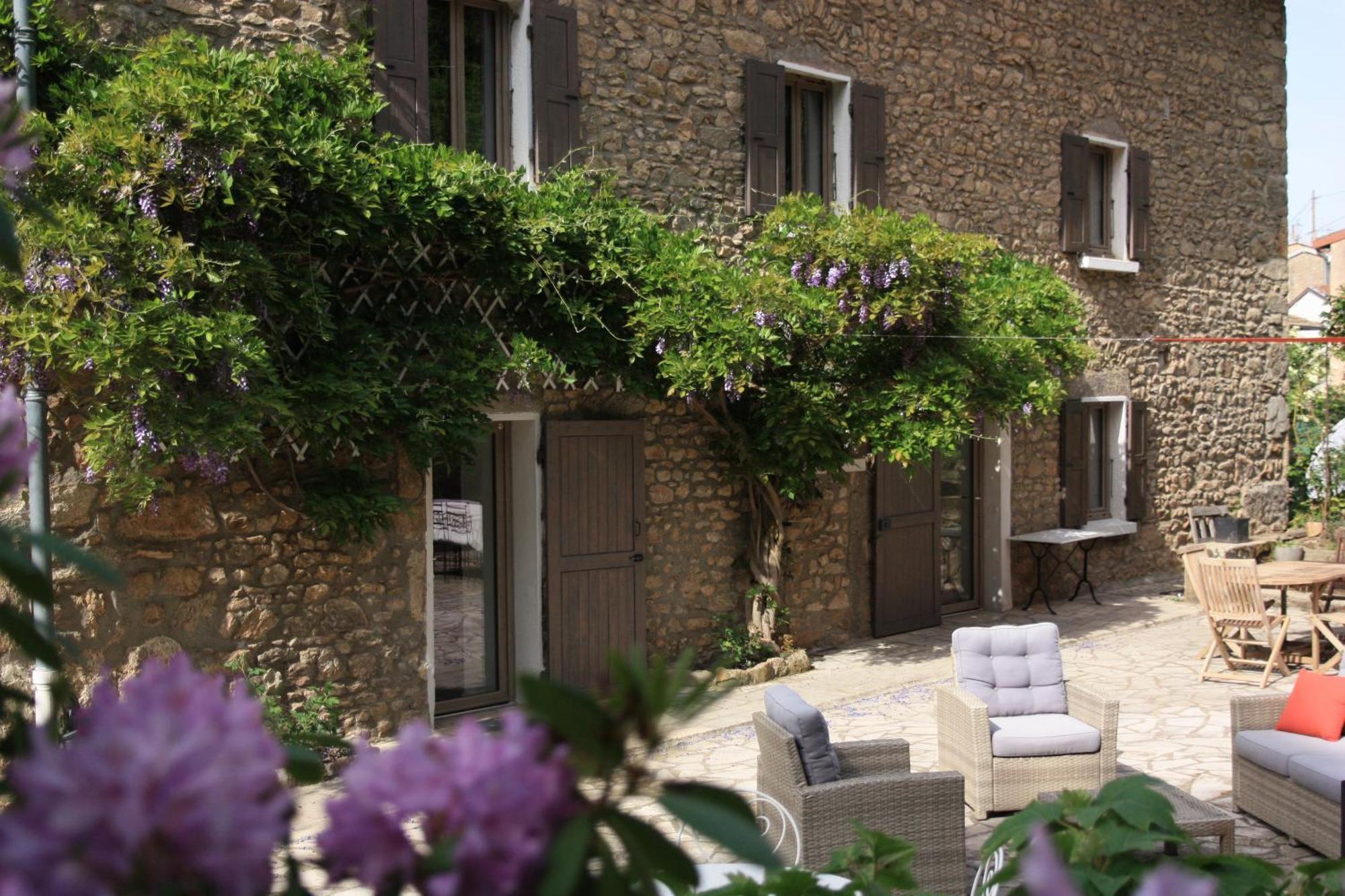 Un Jardin Secret Bed & Breakfast Yzeron Bagian luar foto