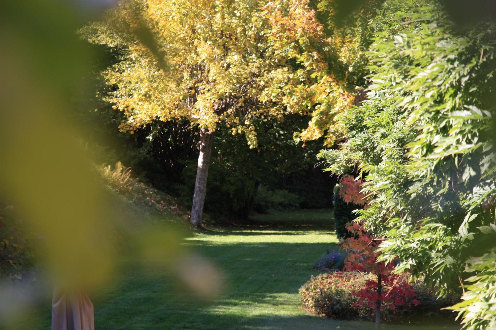 Un Jardin Secret Bed & Breakfast Yzeron Bagian luar foto