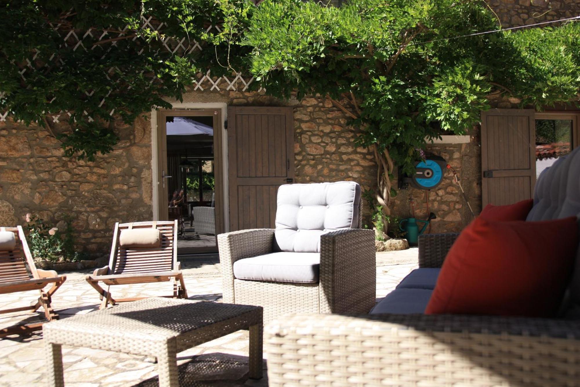 Un Jardin Secret Bed & Breakfast Yzeron Bagian luar foto