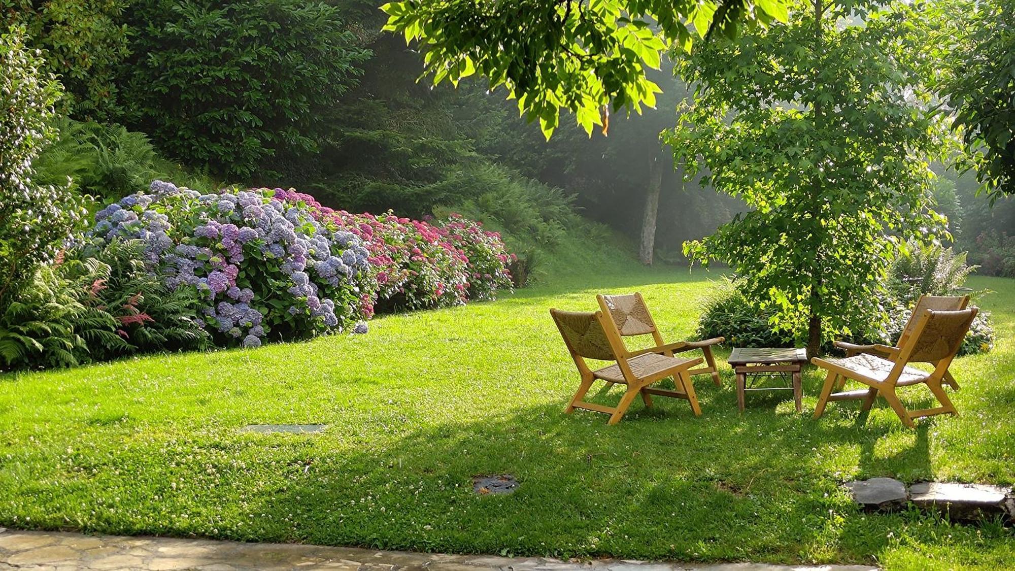 Un Jardin Secret Bed & Breakfast Yzeron Bagian luar foto