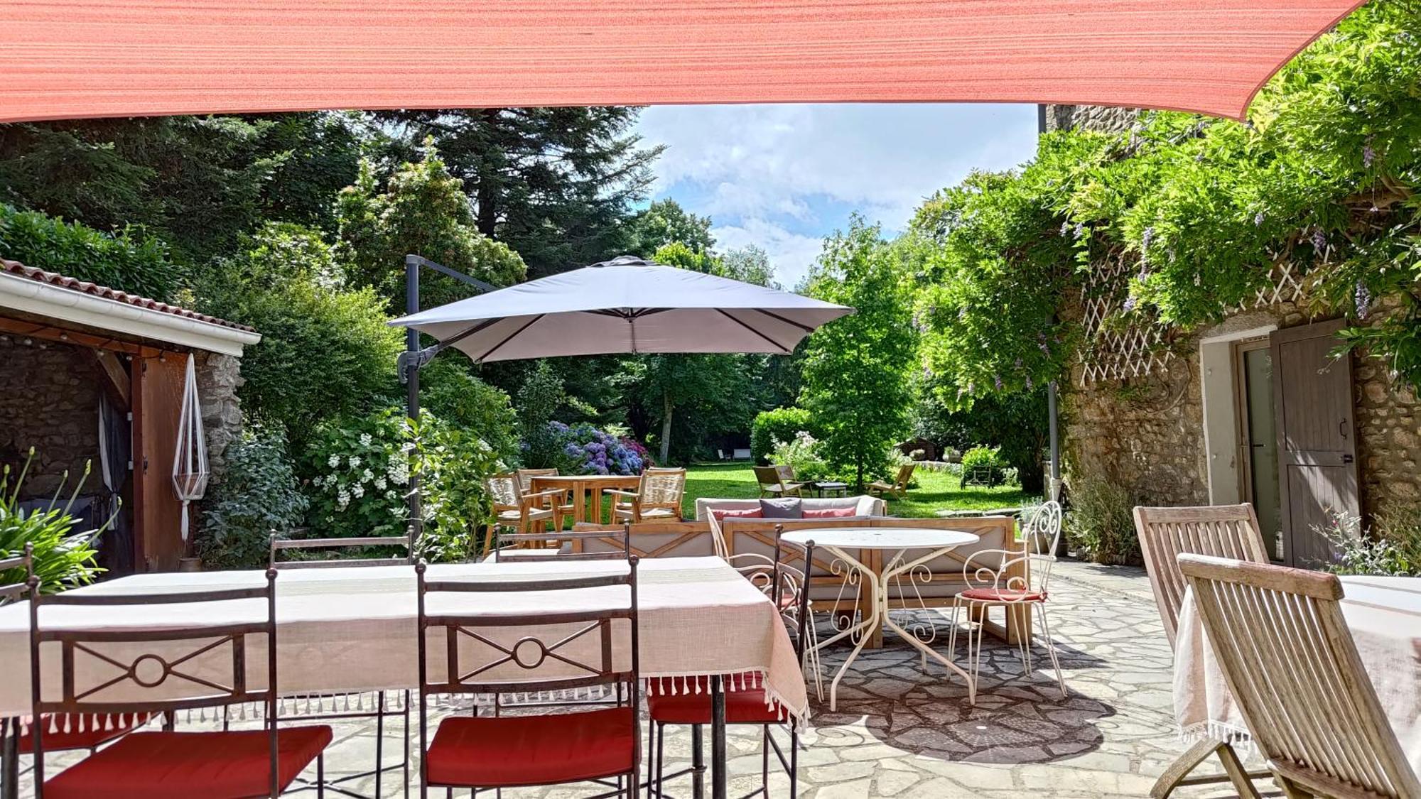 Un Jardin Secret Bed & Breakfast Yzeron Bagian luar foto